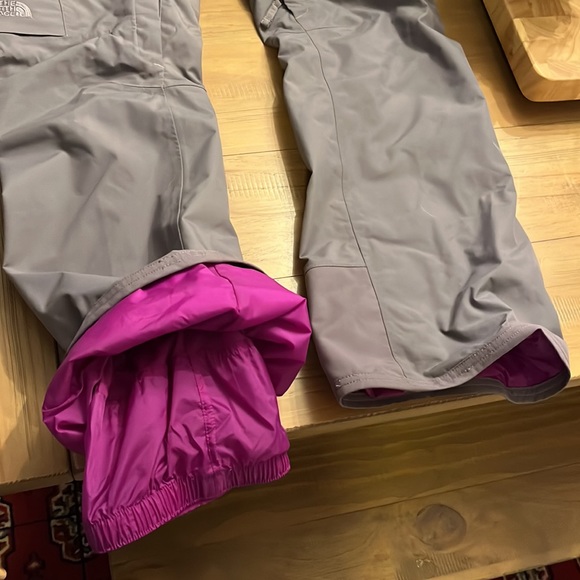 North Face snowboarding pants - Picture 3 of 5